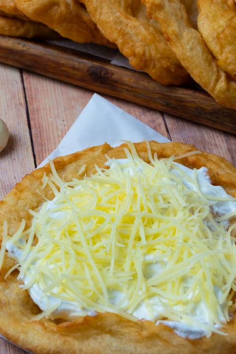 Igazi strandlángos házilag: a krumplis tészta nagyon puha